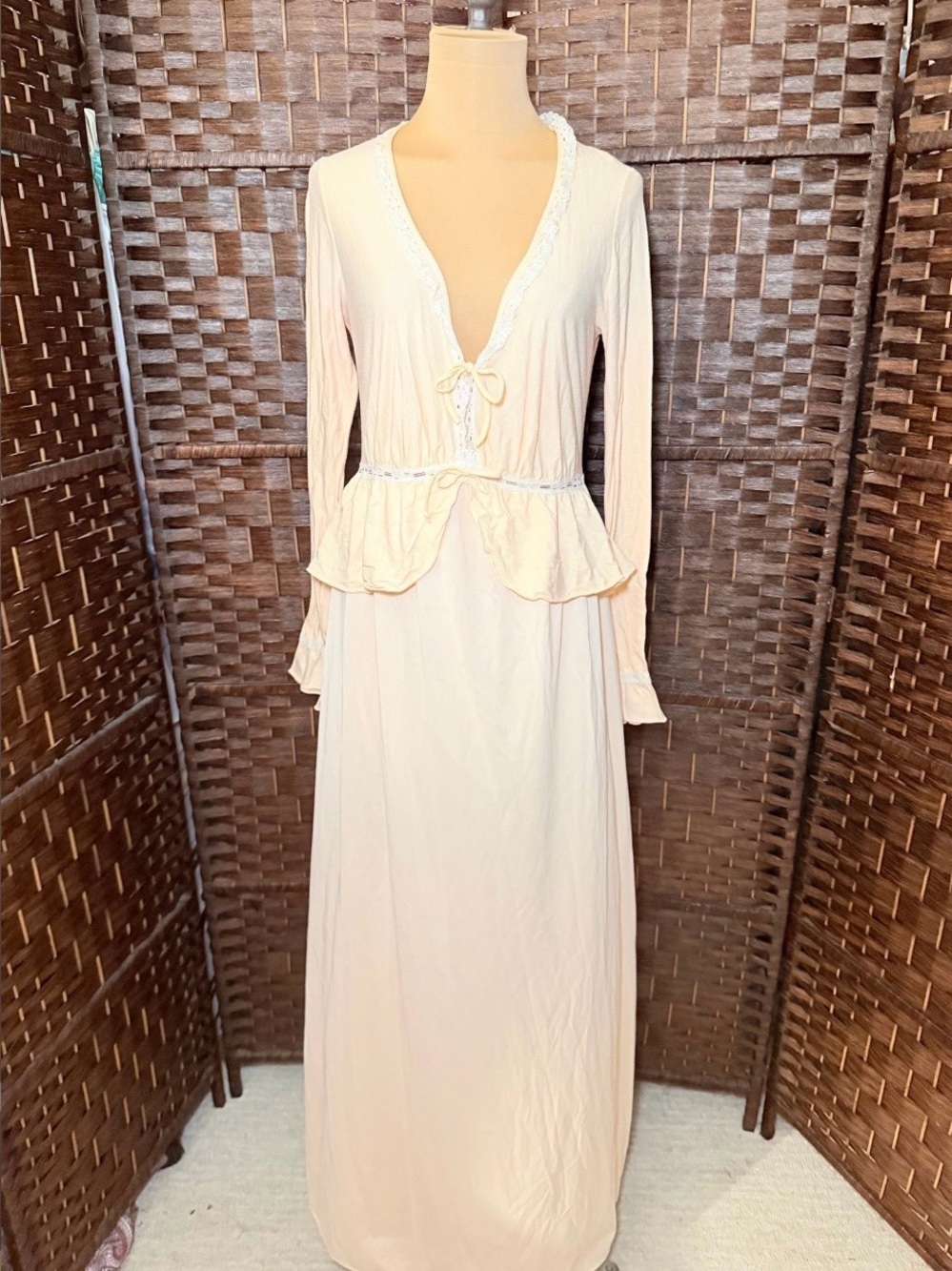 Vintage 1970s Olga Peach Lace Peplum Cotton Blend Long Sleeve Nightgown